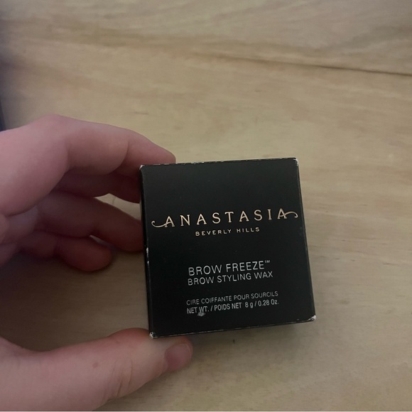 Anastasia Beverly Hills Brow Freeze - Picture 2 of 3